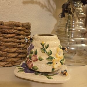 Ceramic Yellow Floral Bee Vase Candle Lamp Accent Pooh Bear Themed Decor Spring